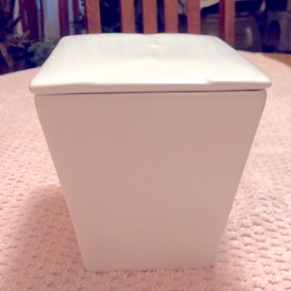 Threshold Chinese White Porcelain Takeout Box 5.5”x5.5” - Picture 4 of 8